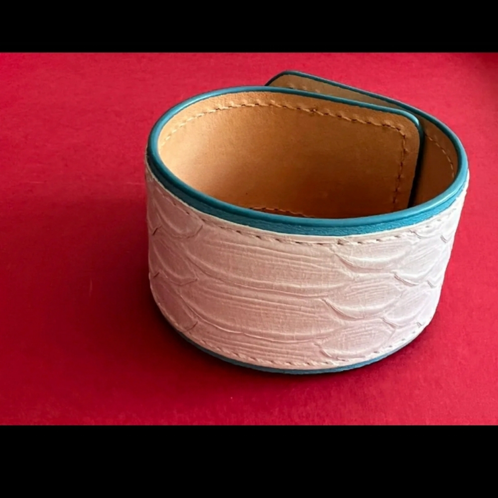 NWOT Beautiful Snakeskin Leather Coach Cuff - Picture 3 of 4